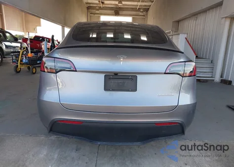 2024 Tesla Model Y Performance Dual Motor All-Wheel Drive z USA, uszkodzony, nr VIN 7SAYGDEF8RA326064